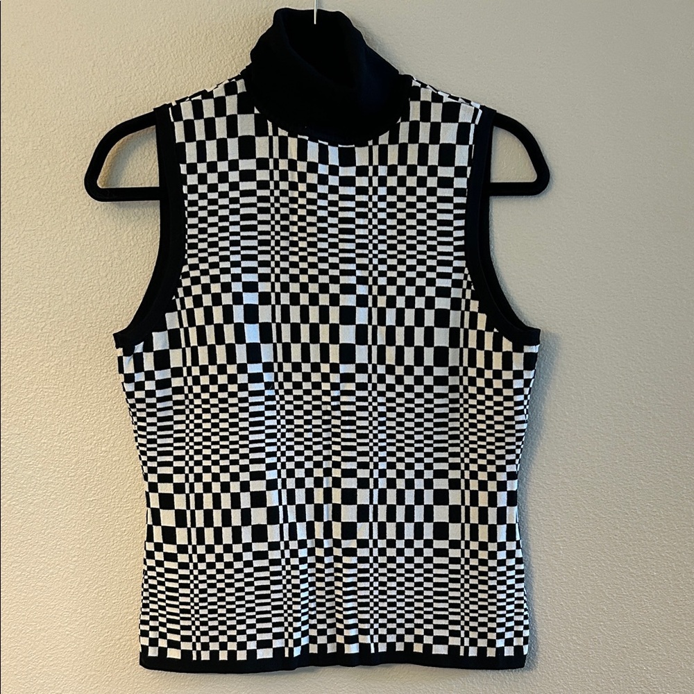 Checkered Black and White Sleeveless Top. Size Petite M